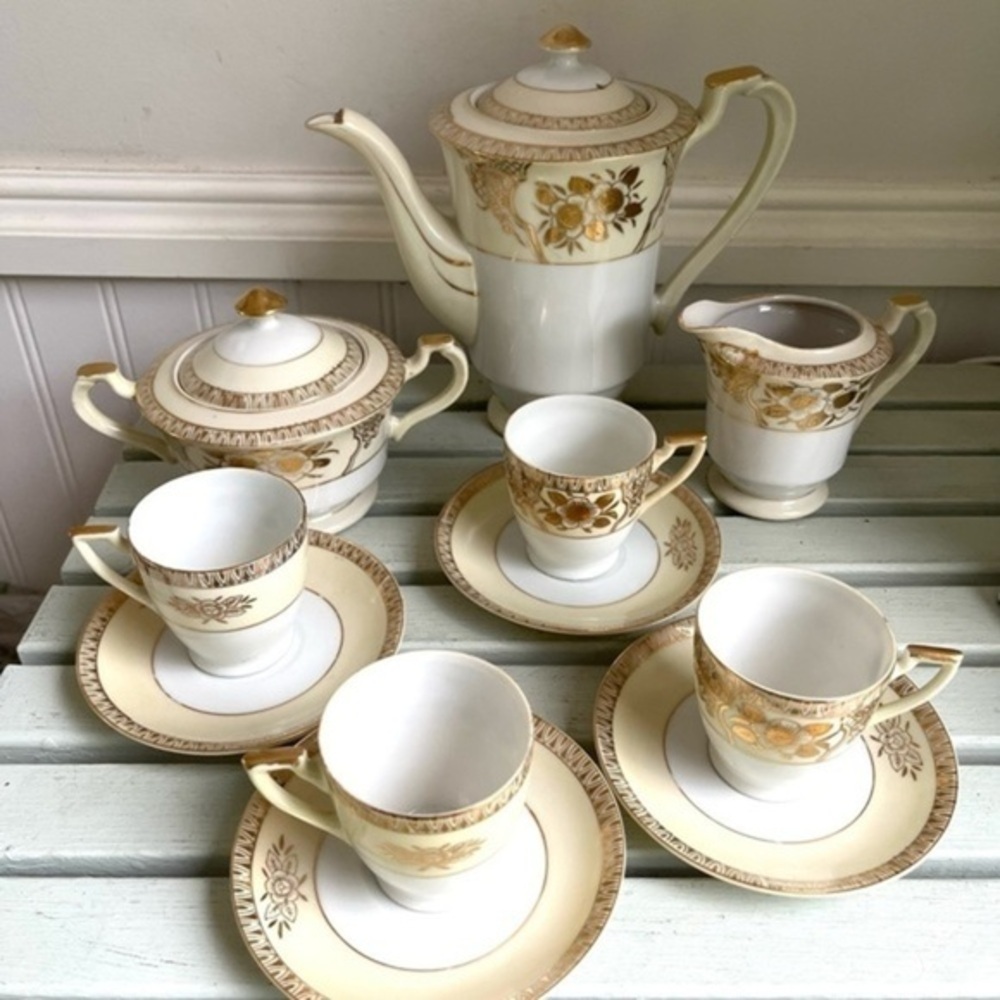 Vintage Chikaramachi Japan Tea Set Teapot, Sugar Dish, Creamer, 4 Cups & Saucers - Picture 2 of 16